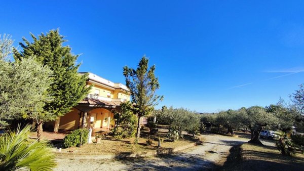 casa indipendente in vendita a Pianella
