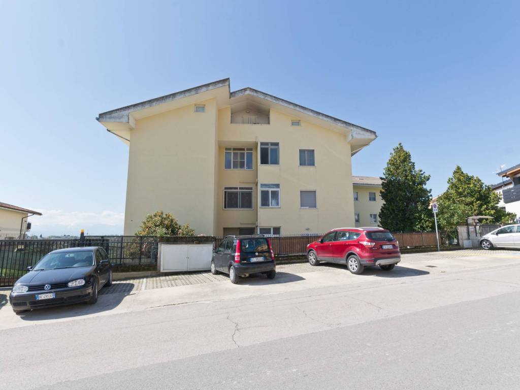 appartamento in vendita a Pianella in zona Castellana