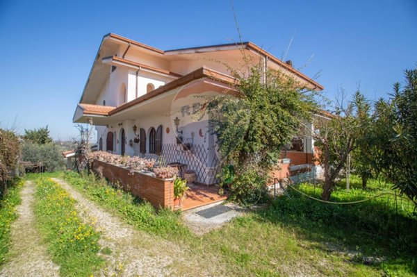 casa indipendente in vendita a Pianella