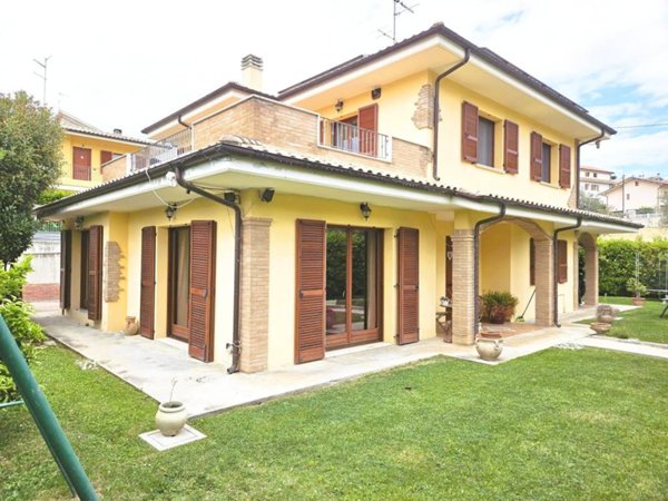 casa indipendente in vendita a Pianella