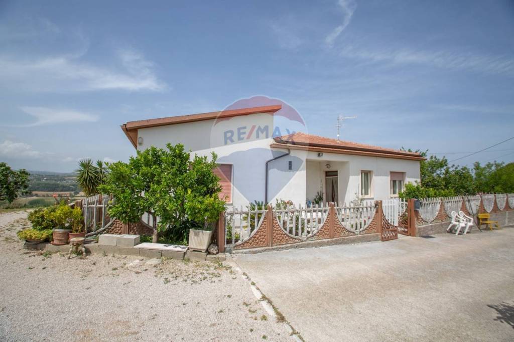 casa indipendente in vendita a Pianella