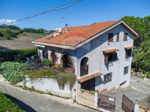 casa indipendente in vendita a Pianella in zona Cerratina