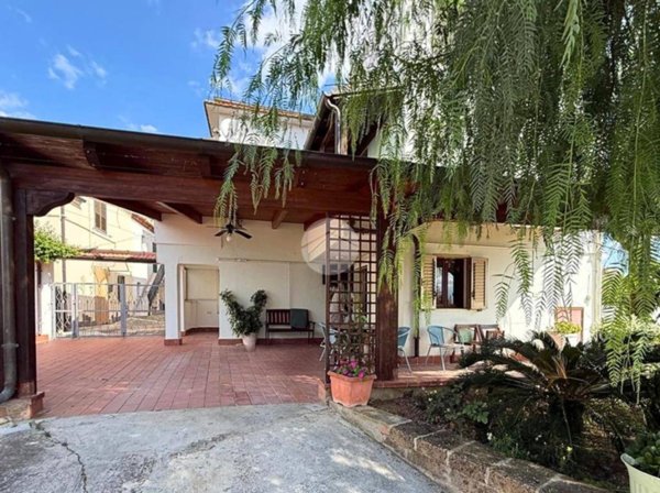 casa indipendente in vendita a Pianella in zona Castellana