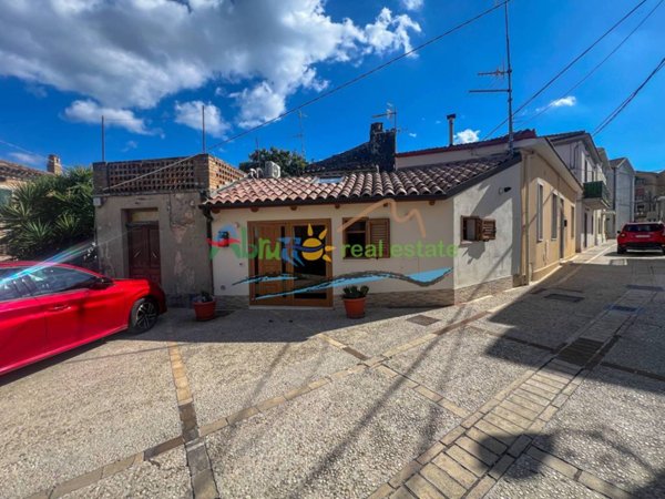 casa indipendente in vendita a Pianella in zona Cerratina