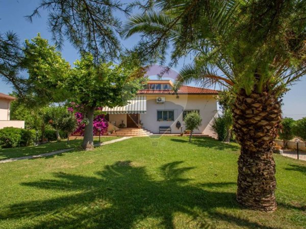 casa indipendente in vendita a Pianella in zona Cerratina