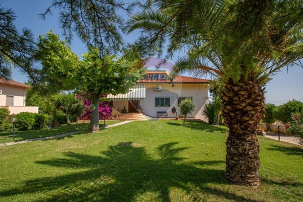 casa indipendente in vendita a Pianella in zona Cerratina