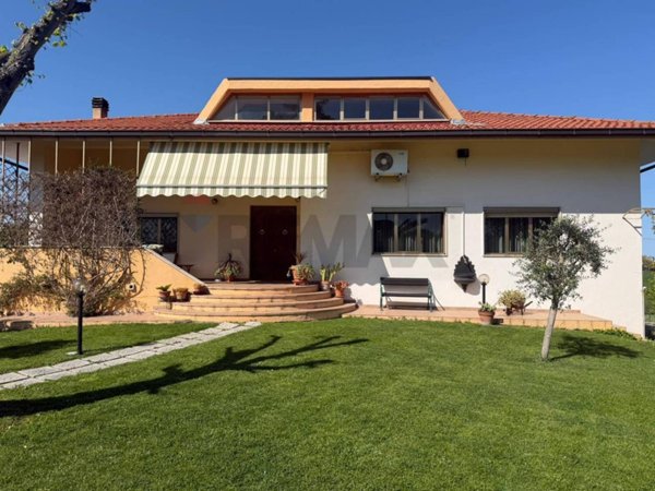 casa indipendente in vendita a Pianella in zona Cerratina