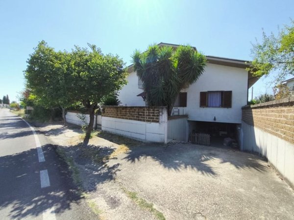 casa indipendente in vendita a Pianella in zona Cerratina
