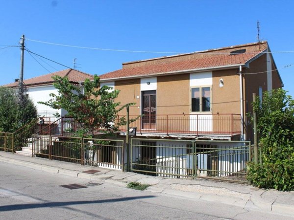 casa indipendente in vendita a Pianella in zona Castellana