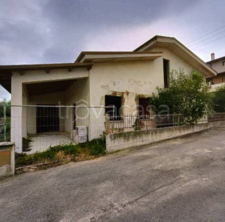 casa indipendente in vendita a Pianella in zona Cerratina