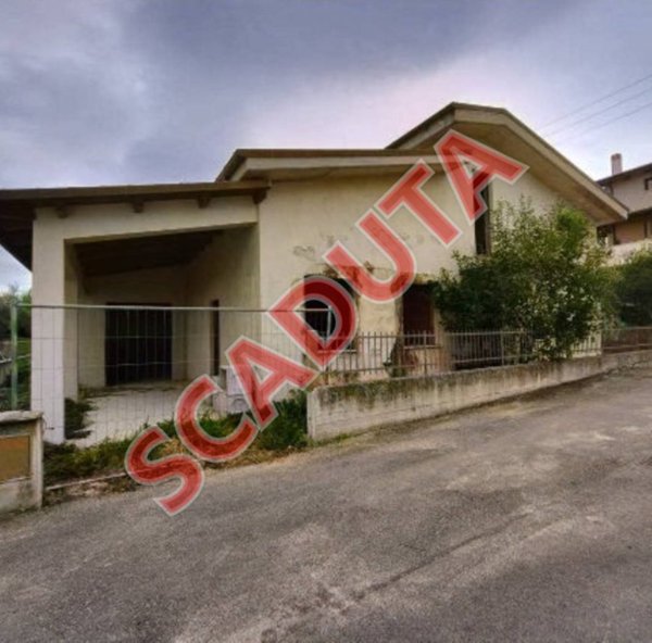 casa indipendente in vendita a Pianella in zona Cerratina