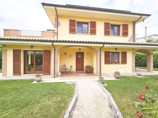 casa indipendente in vendita a Pianella