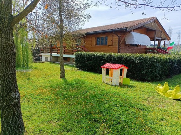 casa indipendente in vendita a Pianella in zona Castellana