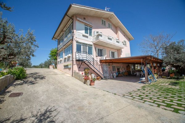 casa indipendente in vendita a Pianella