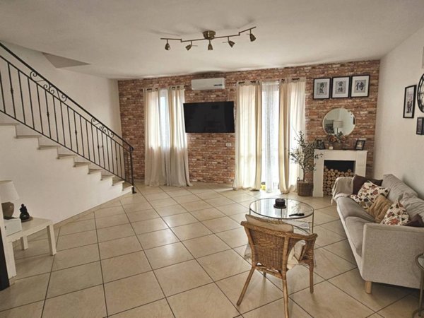 casa indipendente in vendita a Pianella in zona Cerratina