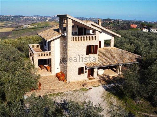 casa indipendente in vendita a Pianella in zona Castellana