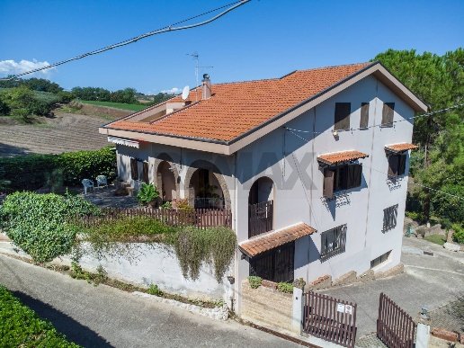casa indipendente in vendita a Pianella in zona Cerratina