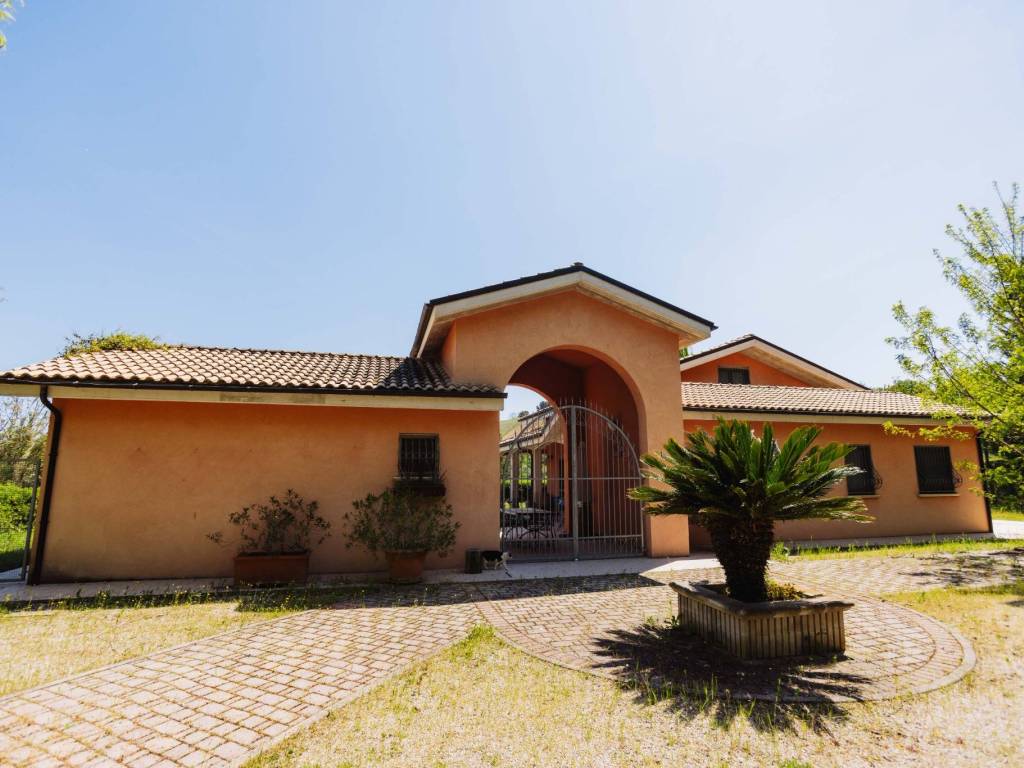 casa indipendente in vendita a Pianella in zona Cerratina