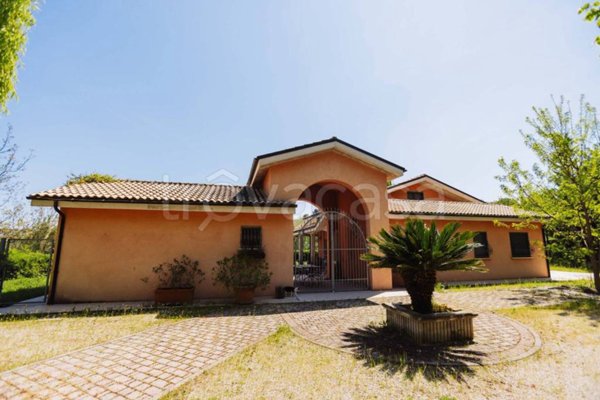 casa indipendente in vendita a Pianella in zona Cerratina