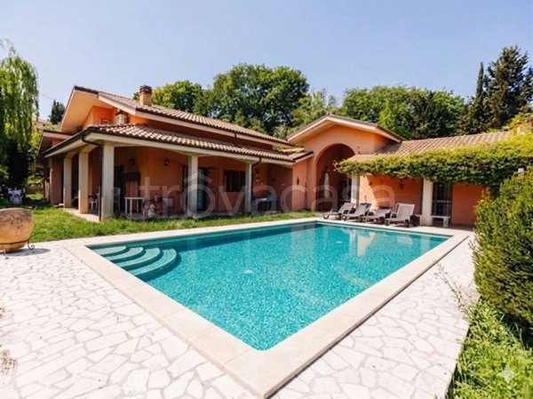 casa indipendente in vendita a Pianella in zona Cerratina