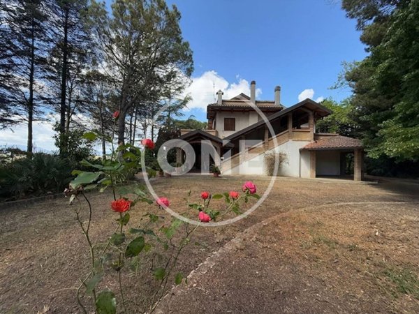 casa indipendente in vendita a Pianella in zona Castellana