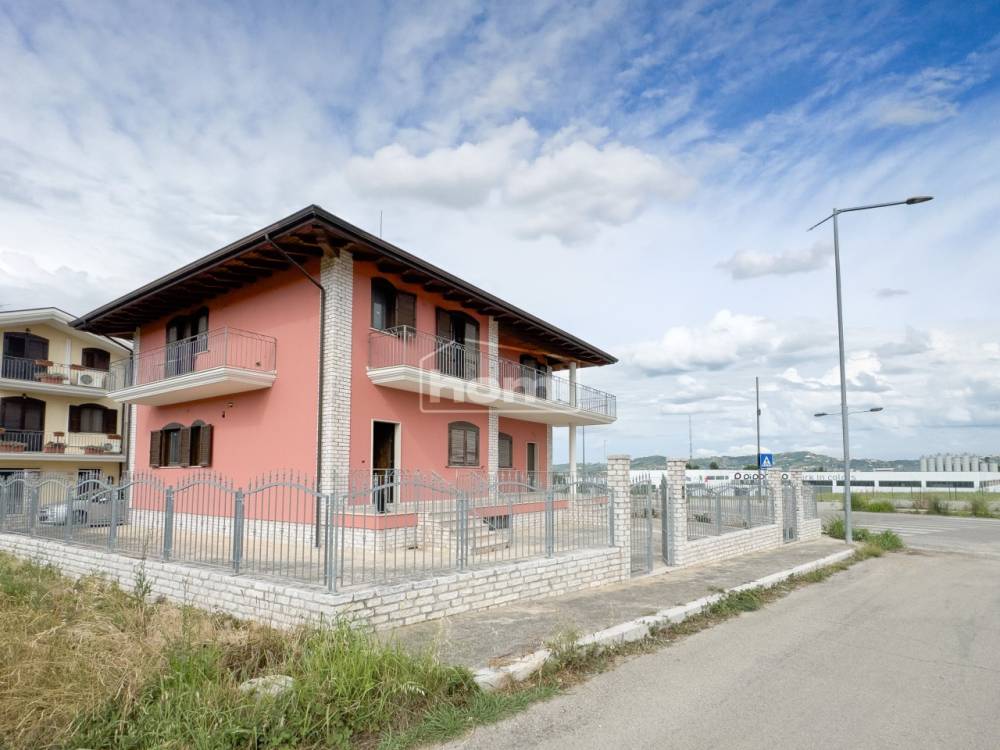 casa indipendente in vendita a Pianella in zona Cerratina