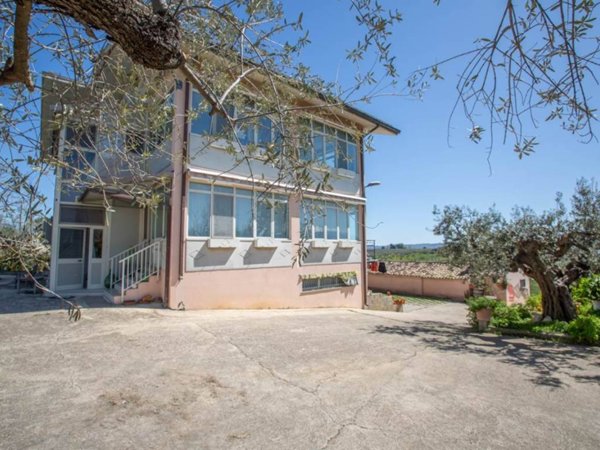 casa indipendente in vendita a Pianella in zona Cerratina