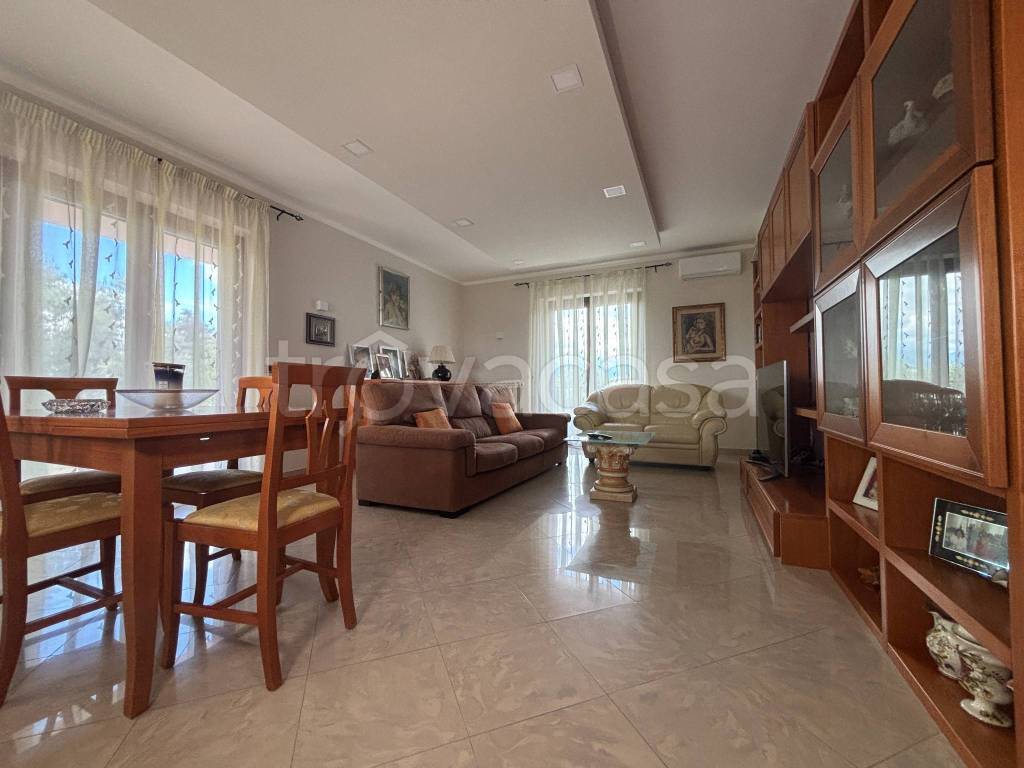 casa indipendente in vendita a Pianella in zona Castellana