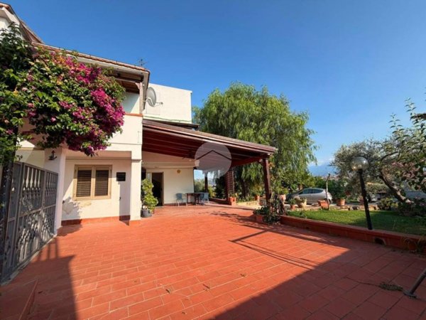 casa indipendente in vendita a Pianella in zona Castellana