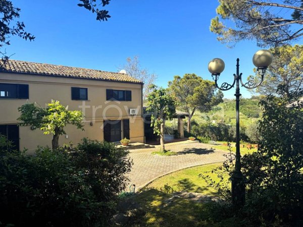 casa indipendente in vendita a Pianella in zona Castellana