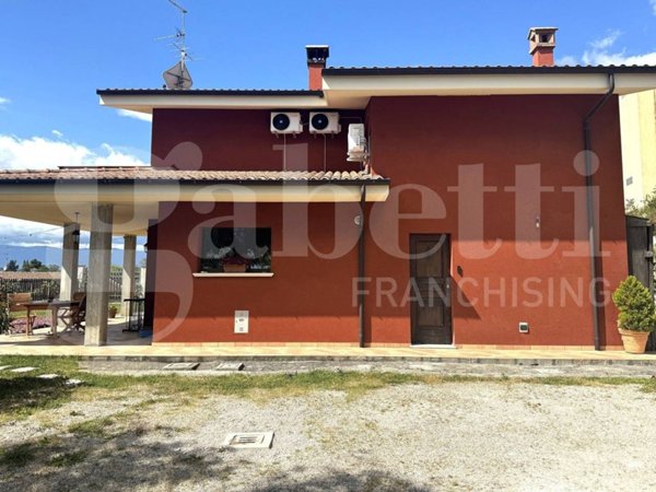 casa indipendente in vendita a Pianella in zona Castellana