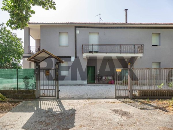 casa indipendente in vendita a Pianella in zona Castellana