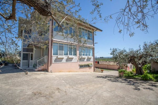 casa indipendente in vendita a Pianella in zona Castellana