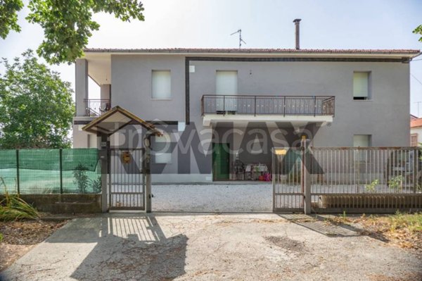 casa indipendente in vendita a Pianella in zona Castellana