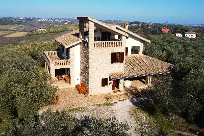 casa indipendente in vendita a Pianella in zona Castellana
