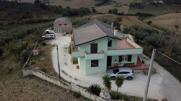 casa indipendente in vendita a Pianella in zona Castellana