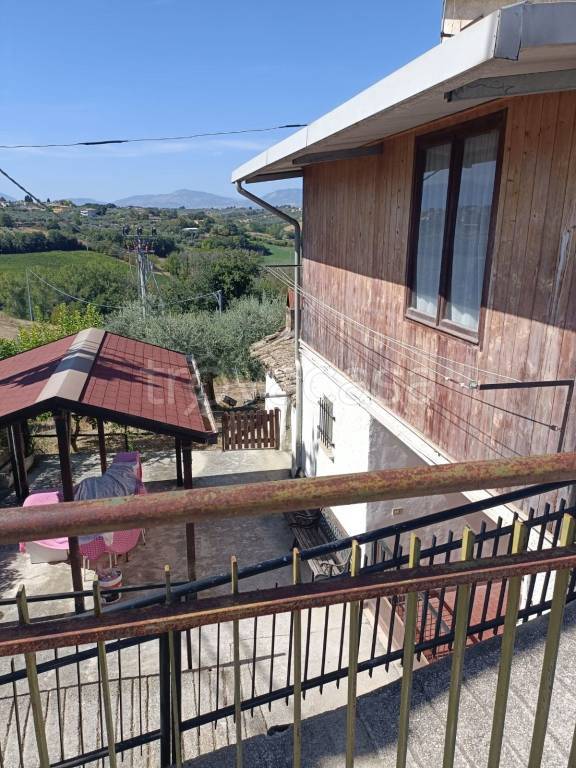 casa indipendente in vendita a Pianella in zona Castellana