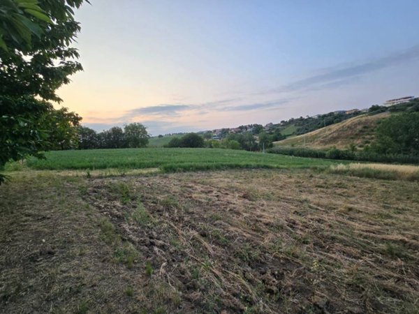 terreno in vendita a Pianella