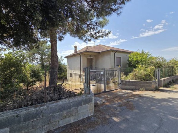 casa indipendente in vendita a Pianella in zona Cerratina