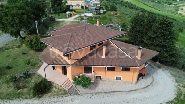 casa indipendente in vendita a Pianella in zona Castellana