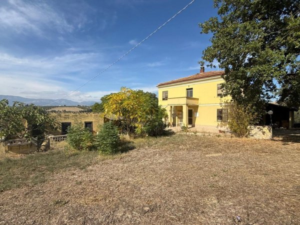casa indipendente in vendita a Pianella in zona Castellana
