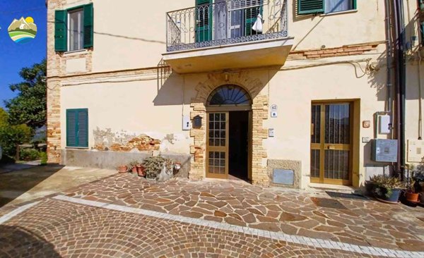 casa indipendente in vendita a Picciano in zona Piccianello