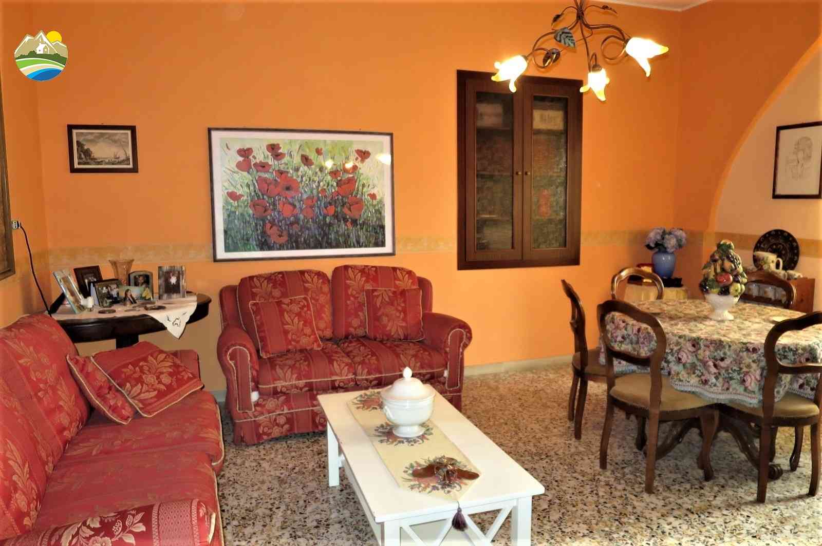 casa indipendente in vendita a Picciano in zona Piccianello