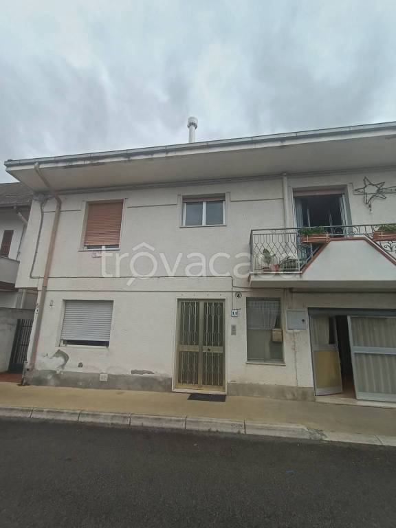 appartamento in vendita a Picciano in zona Piccianello