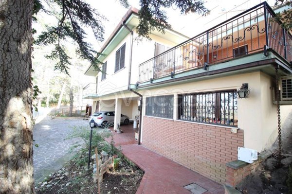 casa indipendente in vendita a Picciano
