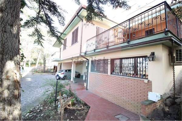 casa indipendente in vendita a Picciano