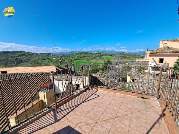 casa indipendente in vendita a Picciano
