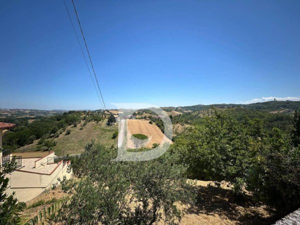 casa semindipendente in vendita a Picciano in zona Piccianello