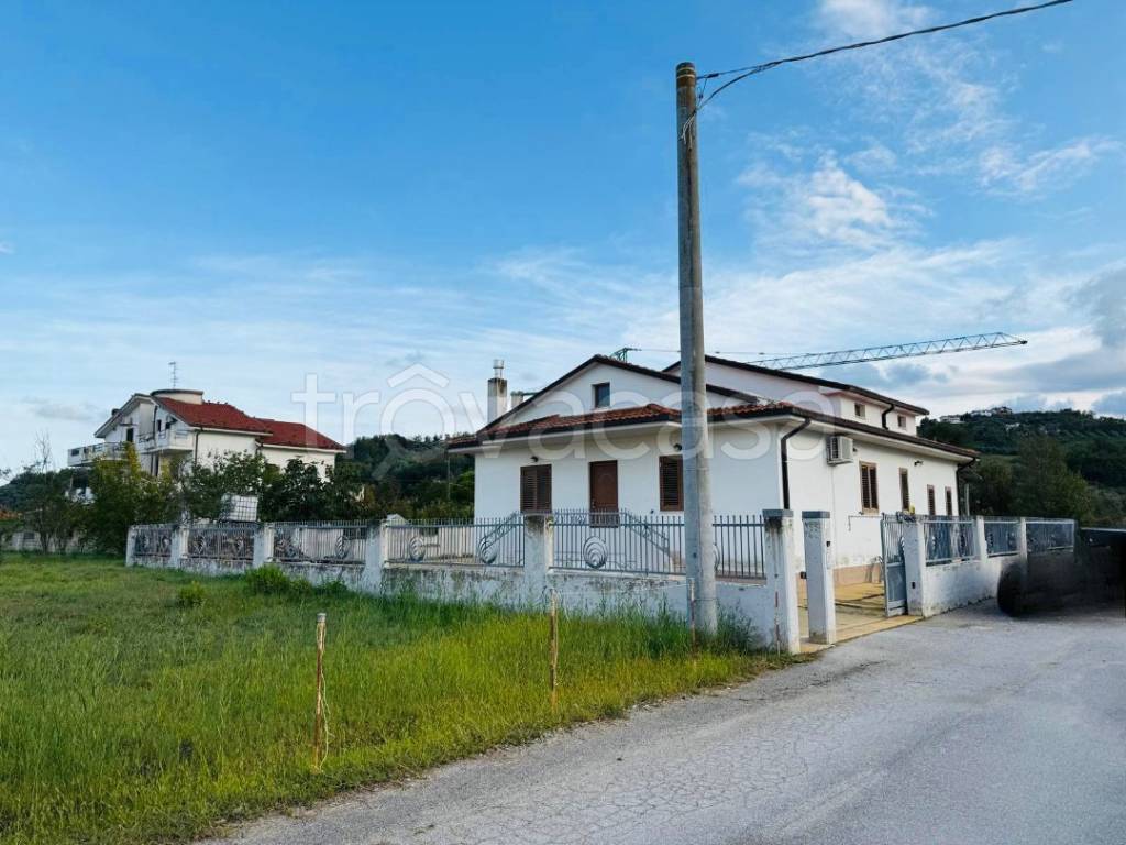 casa indipendente in vendita a Picciano