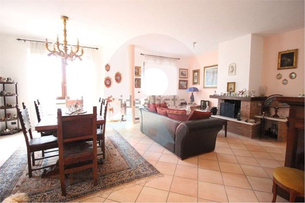 casa indipendente in vendita a Picciano